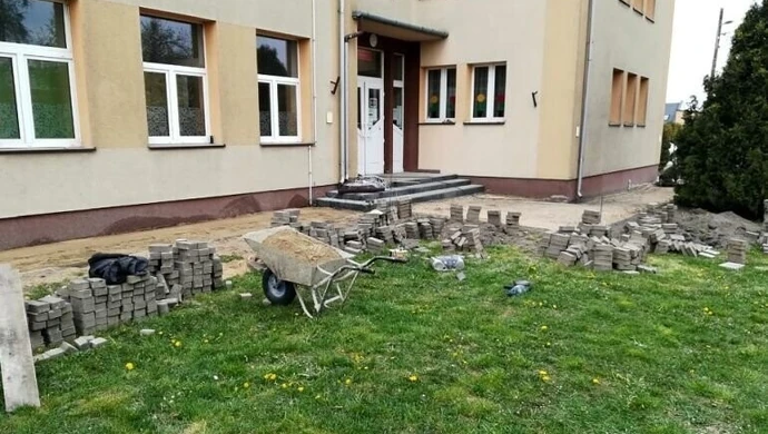 Gmina Wola Krzysztoporska: Remonty w Szkole Podstawowej w Krzyżanowie