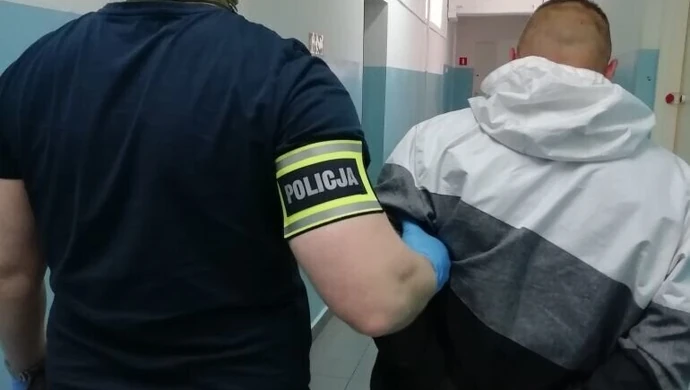 Bliźniacy recydywiści włamali się do mieszkania