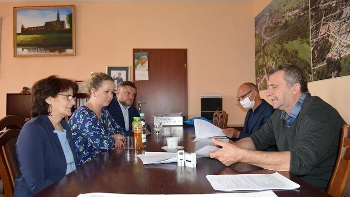 Umowa na budowę kładki podpisana