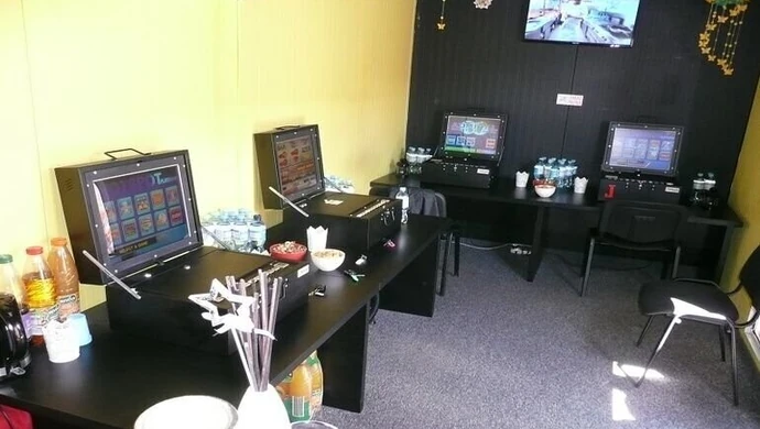 Zlikwidowali nielegalny salon gier hazardowych przy S8