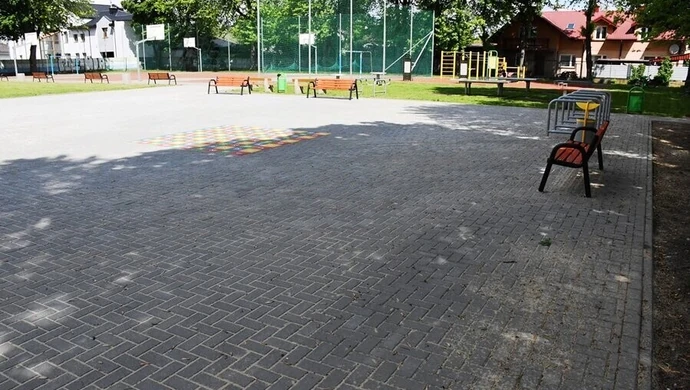 Plac przy "Ekonomiku" odnowiony