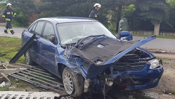 Zasłabł i uderzył w ogrodzenie