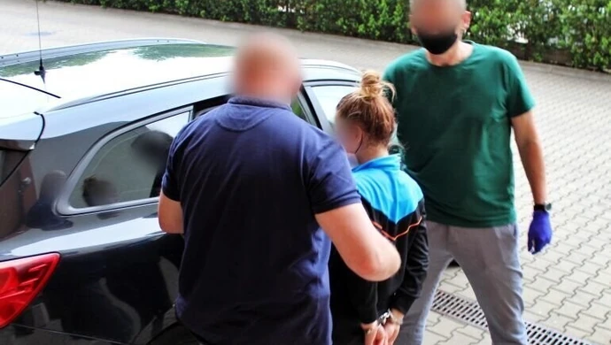 18-latka groziła nożem przypadkowo spotkanej kobiecie