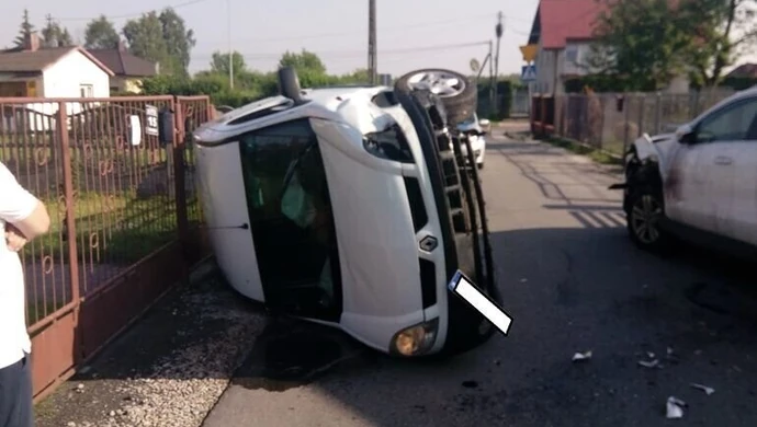 Uciekał przed policją i doprowadził do kolizji. Był pijany