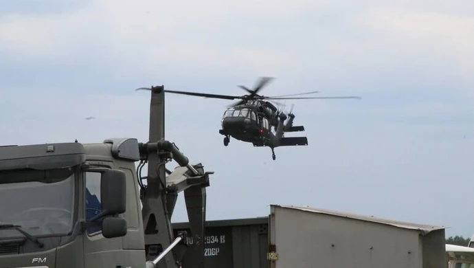 Dwa śmigłowce Black Hawk wylądowały w Piotrkowie