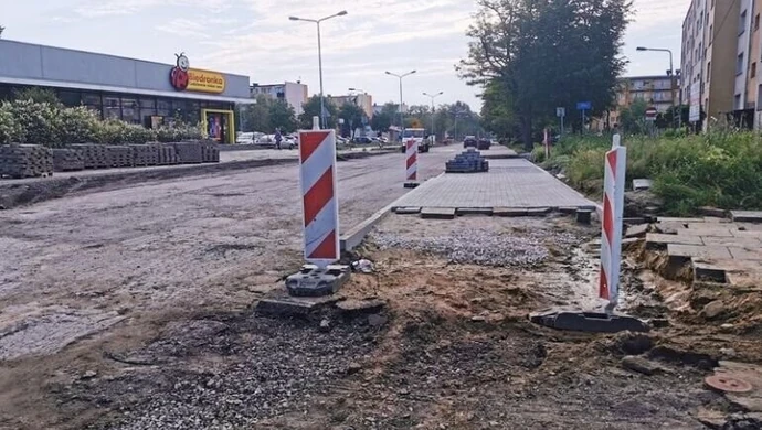 Remont Belzackiej. Drogowcy sfrezowali nawierzchnię