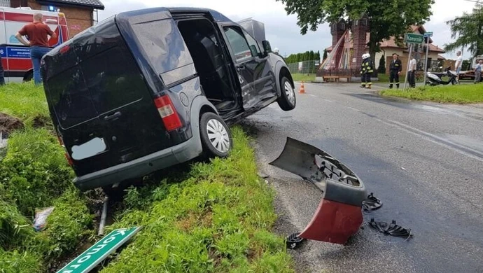 Zderzenie w Komornikach. Jedna osoba w szpitalu