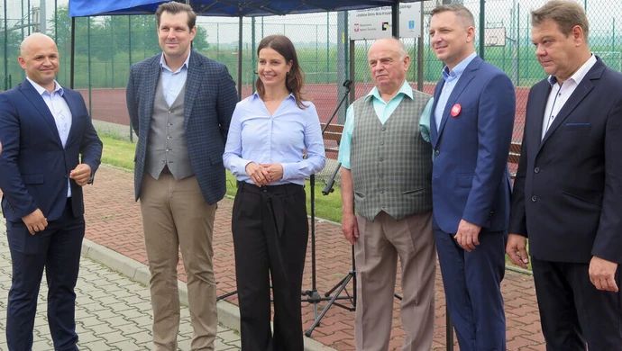 Rządowe wsparcie dla klubów sportowych. Minister sportu gościła w Woli Krzysztoporskiej