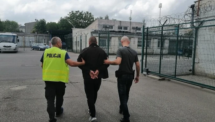 Pracownicy sortowni kradli sprzęt z przesyłek