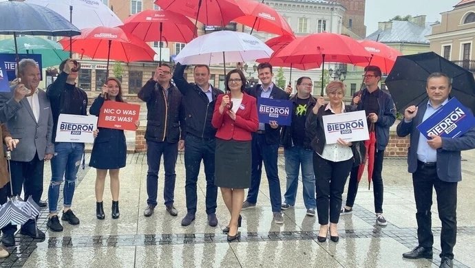 Sympatycy Roberta Biedronia agitowali na Rynku w Piotrkowie