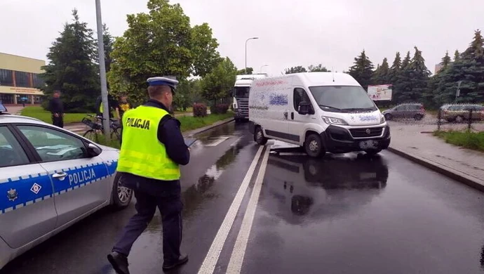 Wjechał wprost pod nadjeżdżającego busa