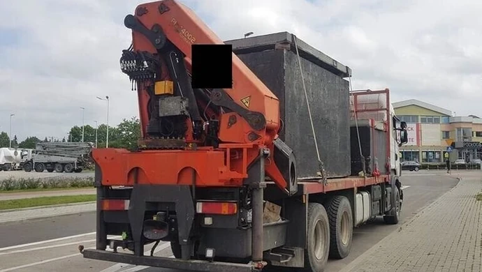 ITD zatrzymała przeciążoną ciężarówkę przewożącą szamba