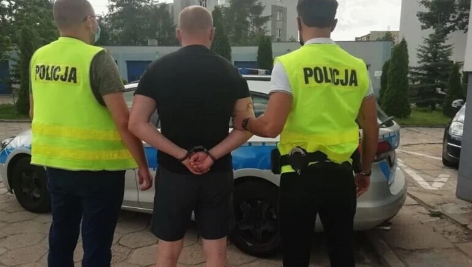 Pędził fordem wprost na policjanta, był pijany