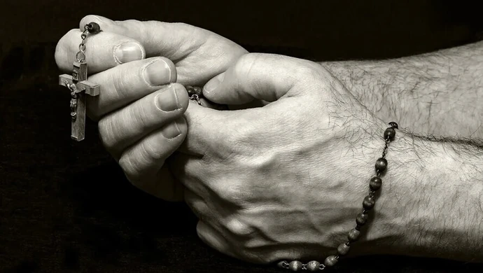 Każdy może dołączyć do modlitwy różańcowej