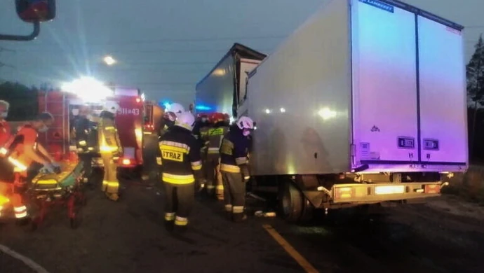 Najechał na tył ciężarówki. Nie żyje 32-letni mężczyzna