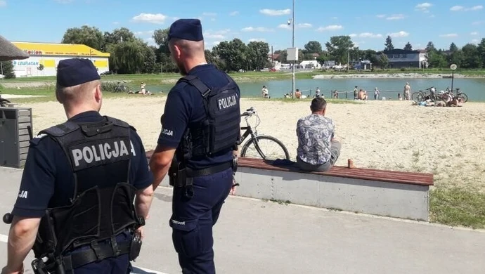 Utonęły tam już 3 osoby. Policja ostrzegała plażowiczów