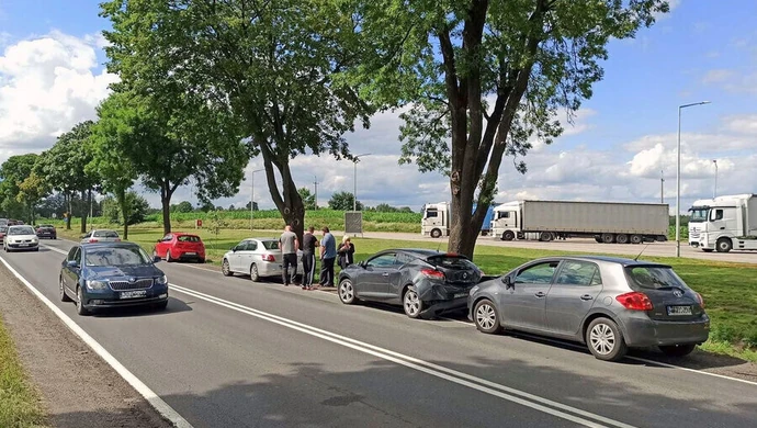 Kolizja 4 aut na DK12