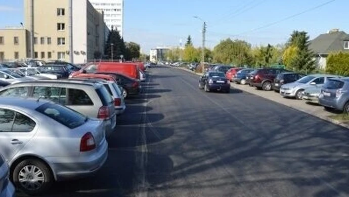 Przy Szkolnej będzie strefa płatnego parkowania