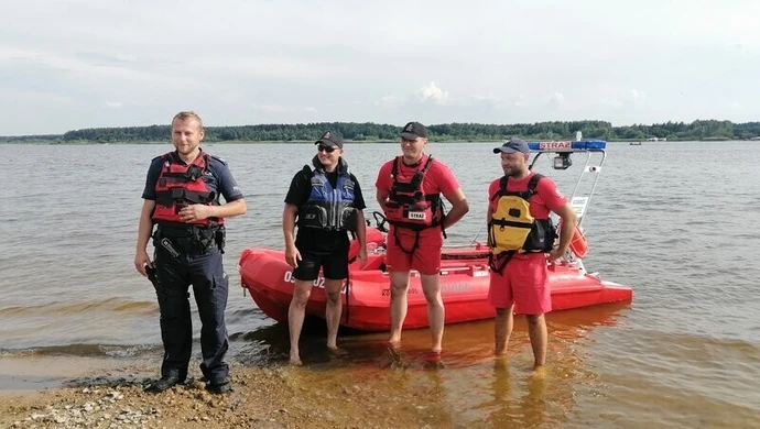 Policjanci patrolowali lasy i akweny