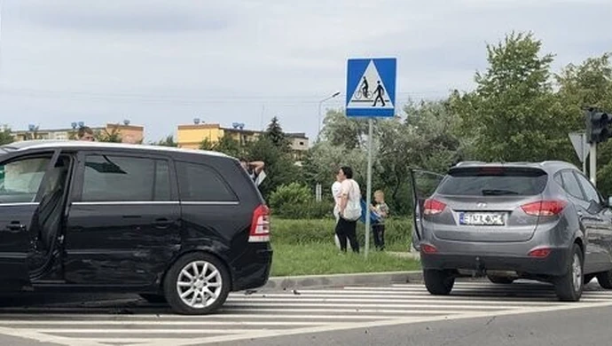 Kolizja dwóch osobówek w Piotrkowie