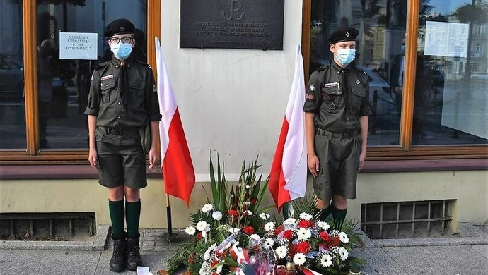 Złożyli kwiaty ku czci powstańców