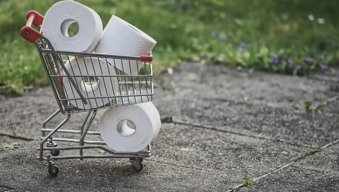 Sklepy nie są w stanie samodzielnie wyegzekwować od klientów noszenia masek