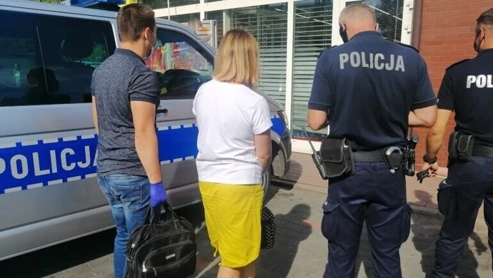 Piotrków: Policja i sanepid sprawdzali, czy klienci i pracownicy sklepów noszą maseczki