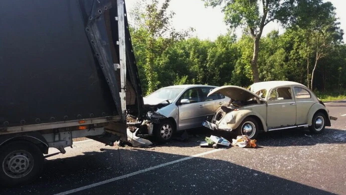 Wypadek z udziałem czterech aut na DK91