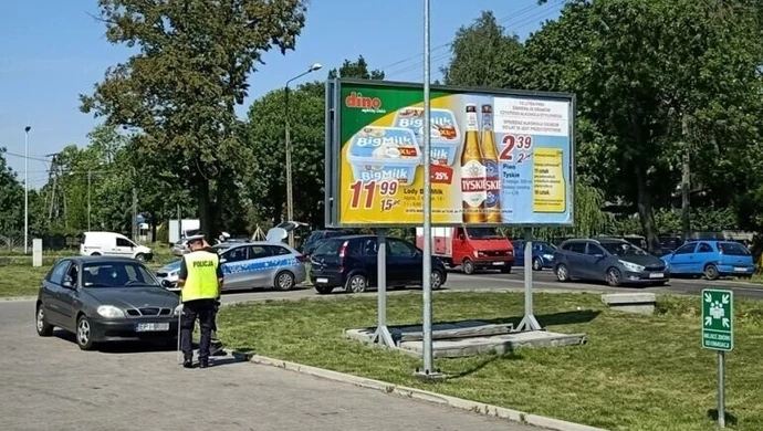 Wypadek przy markecie Dino. Kierowca hulajnogi elektrycznej trafił do szpitala