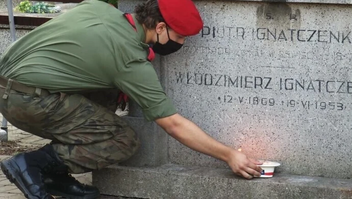Cmentarz prawosławny w Piotrkowie: Harcerze zapalili "Płomień Braterstwa"