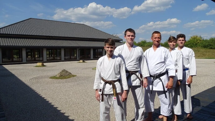 Kolejni piotrkowscy karatecy z czarnymi pasami