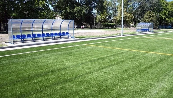 Boisko ze sztuczną nawierzchnią już prawie gotowe