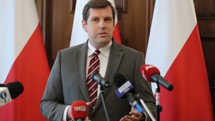 Wojewoda łódzki: podpisałbym się pod wypowiedzią kuratora oświaty o LGBT &#8211; nie za to jednak został odwołany