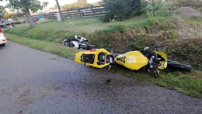 Śmiertelny wypadek w Gorzędowie. Motocyklista uderzył w ciężarówkę