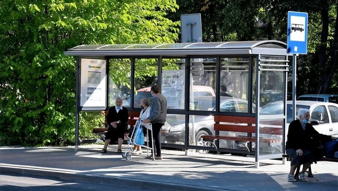 Wiaty przystankowe zdezynfekowane