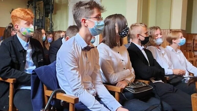 W I LO maseczki obowiązkowe na przerwach