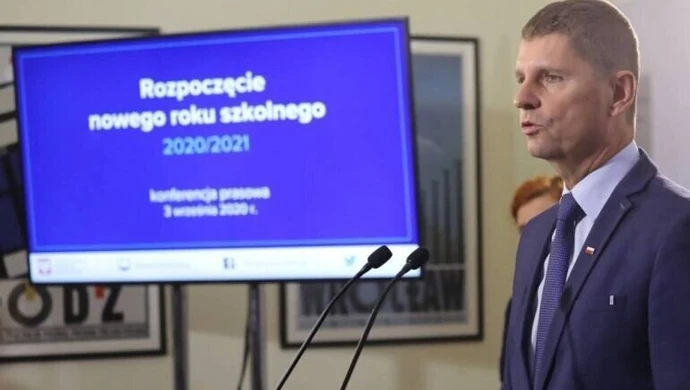 Niemal 100 proc. szkół funkcjonuje w trybie stacjonarnym