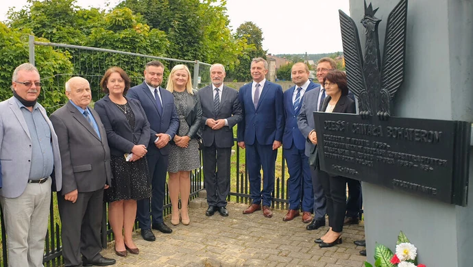 Mieszkańcy Sulejowa uczcili ofiary bombardowania z 1939 roku (GALERIA)