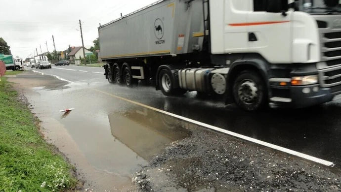 Mieszkańcy Niechcic walczą o budowę chodnika