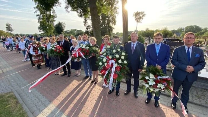 Gmina Wolbórz: Uroczystości przy wojennej kwaterze