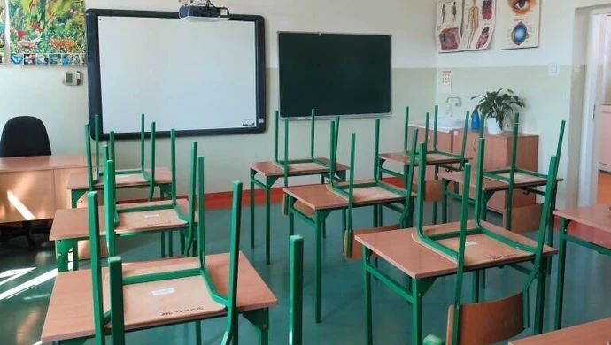 Gmina Wola Krzysztoporska: Wakacyjne remonty w szkołach