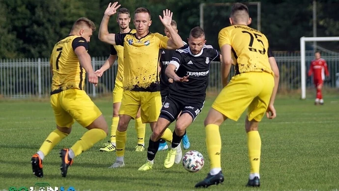 Cztery rzuty karne i remis w wyjazdowym meczu Polonii