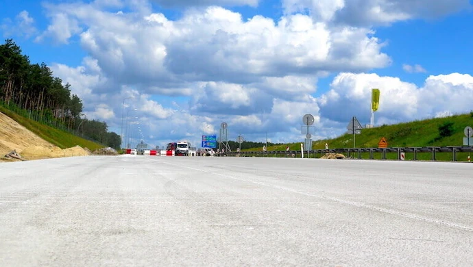 Kolejne nocne prace na A1. Tym razem między Kamieńskiem a Radomskiem