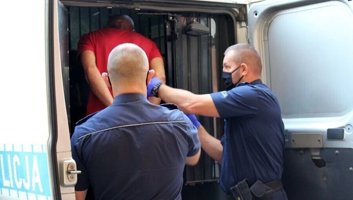 Recydywista pobił i próbował okraść Hiszpana