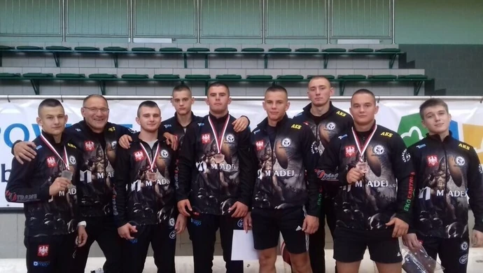 Udany początek sezonu w wykonaniu zapaśników AKS-u