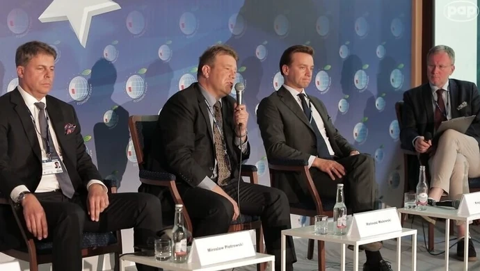 Pandemia koronawirusa przyspieszy zmiany w globalnym łańcuchu dostaw