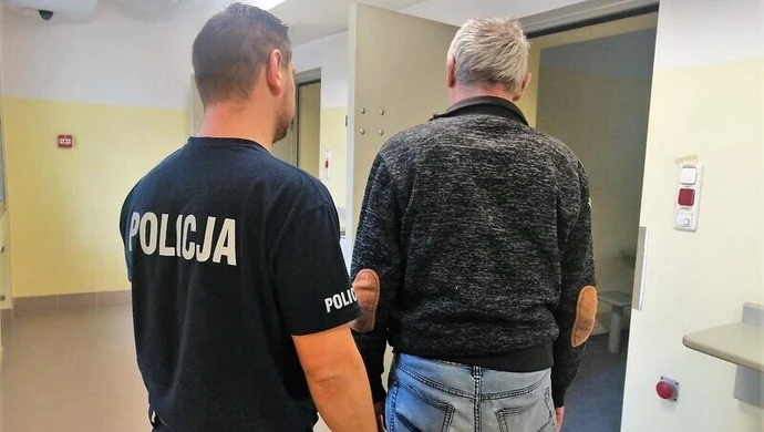 W Czarnocinie przejęto dziesiątki tysięcy nielegalnych papierosów