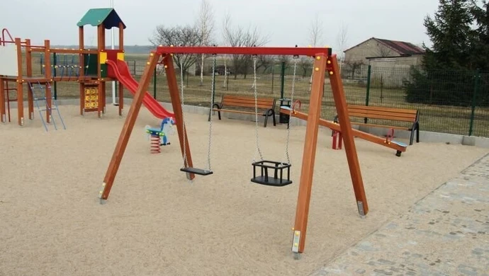 Gmina Wola Krzysztoporska: W Poraju i Piekarach powstaną place zabaw z siłowniami