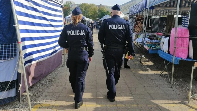 Policjanci sprawdzają czy przestrzegamy obostrzeń. Posypały się mandaty