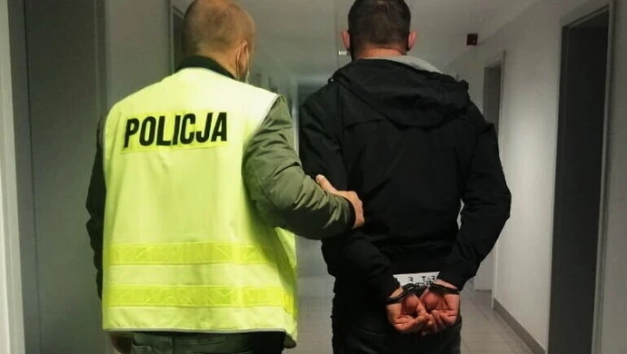 Rozbój w Piotrkowie. Sprawcy pobili i okradli mieszkańca powiatu